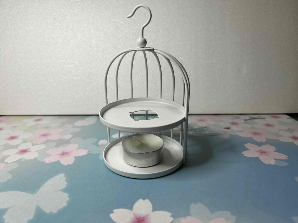 鳥かごの炉（白色）の写真