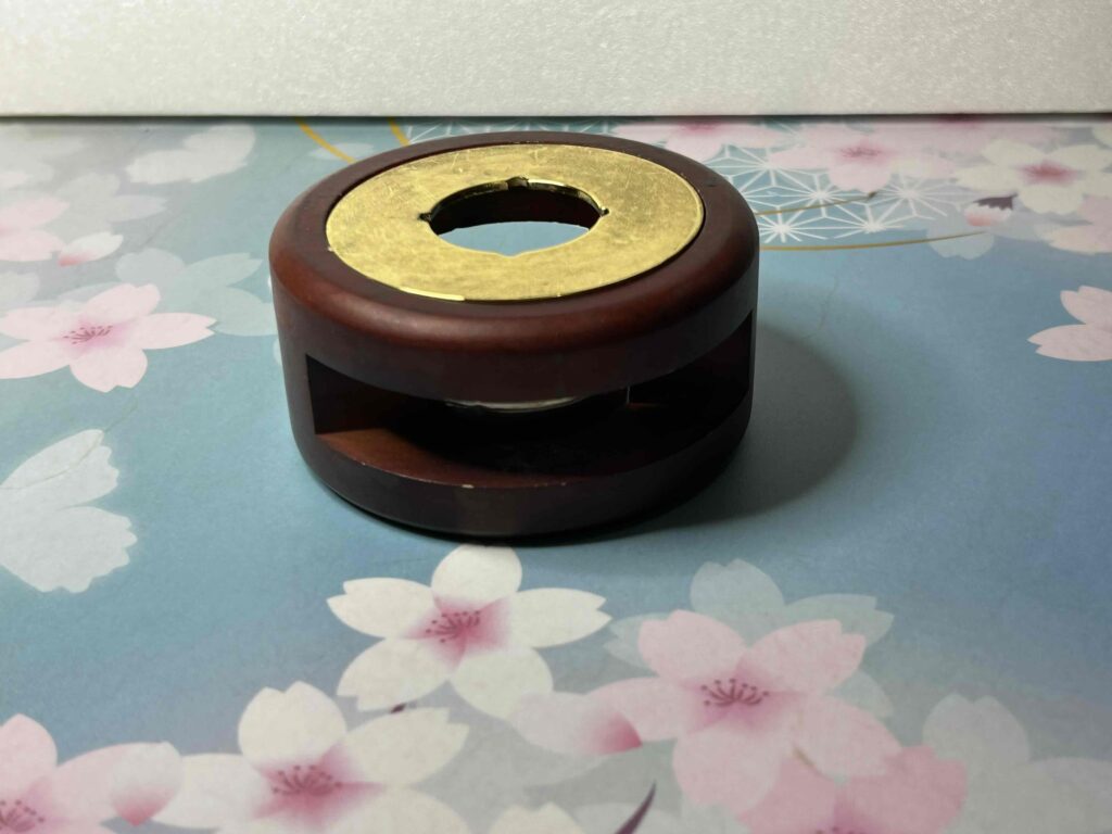 木製の炉（茶色）の写真