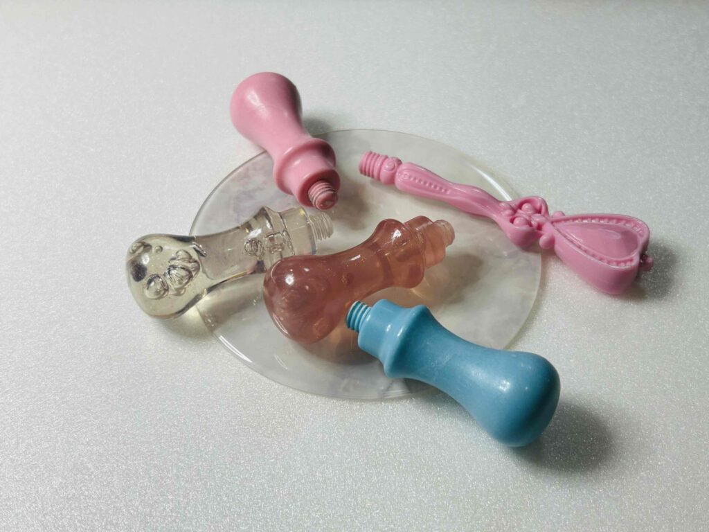 プラスチックハンドル（ねじもプラスチック）の写真