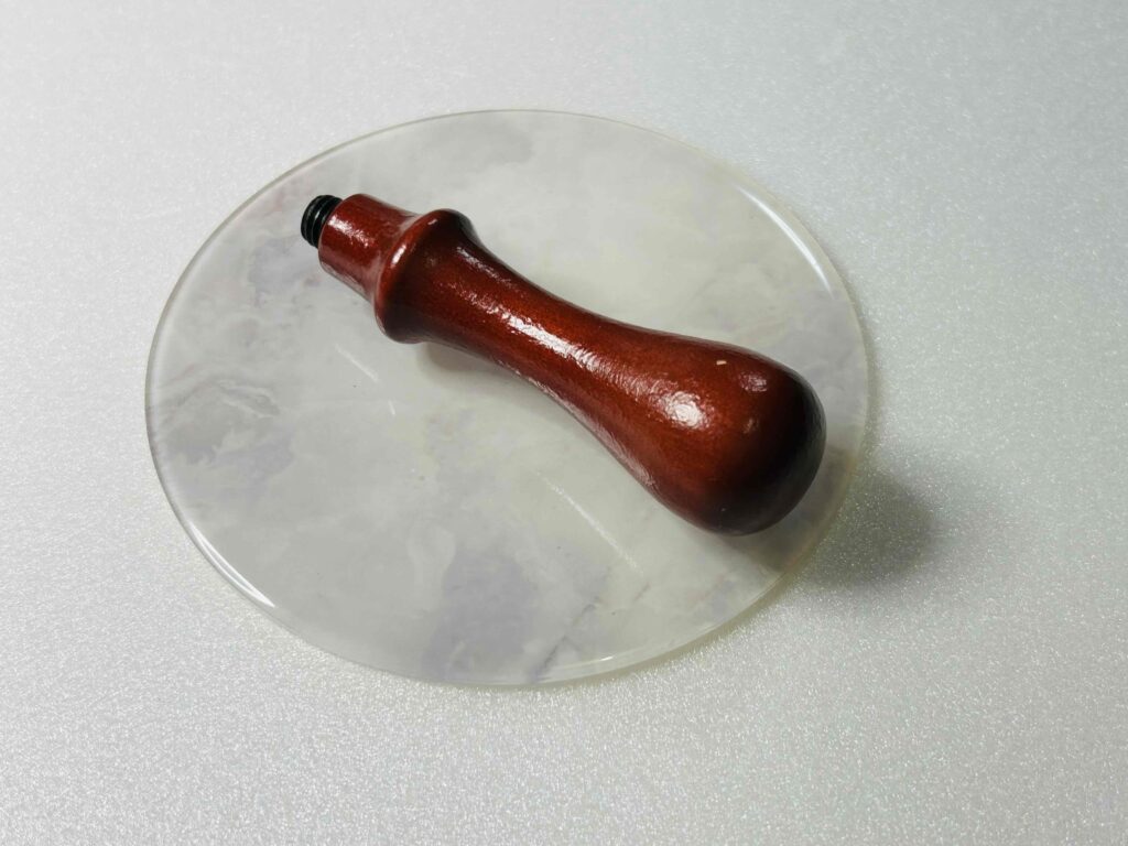 ダイソーの木製ハンドルの写真