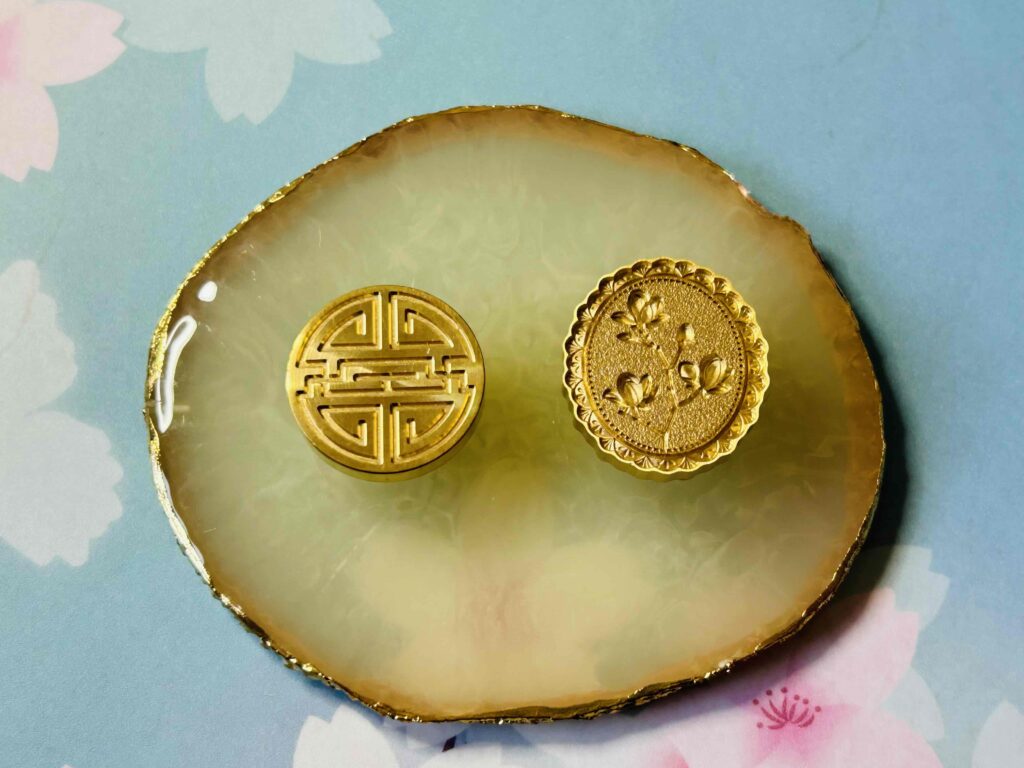 2Dと3Dのシーリングスタンプヘッドの写真